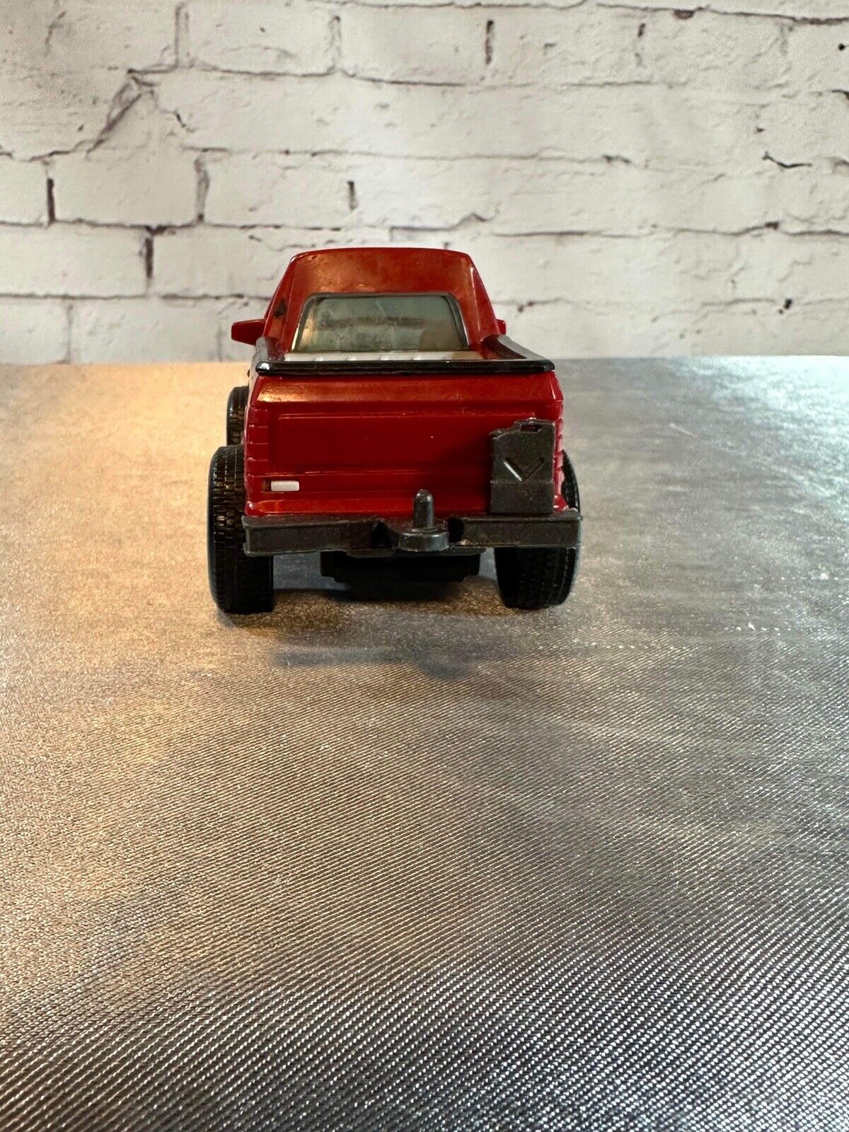 2014 Chevrolet Silverado Truck 2"H X 4" L Diecast Red VTY