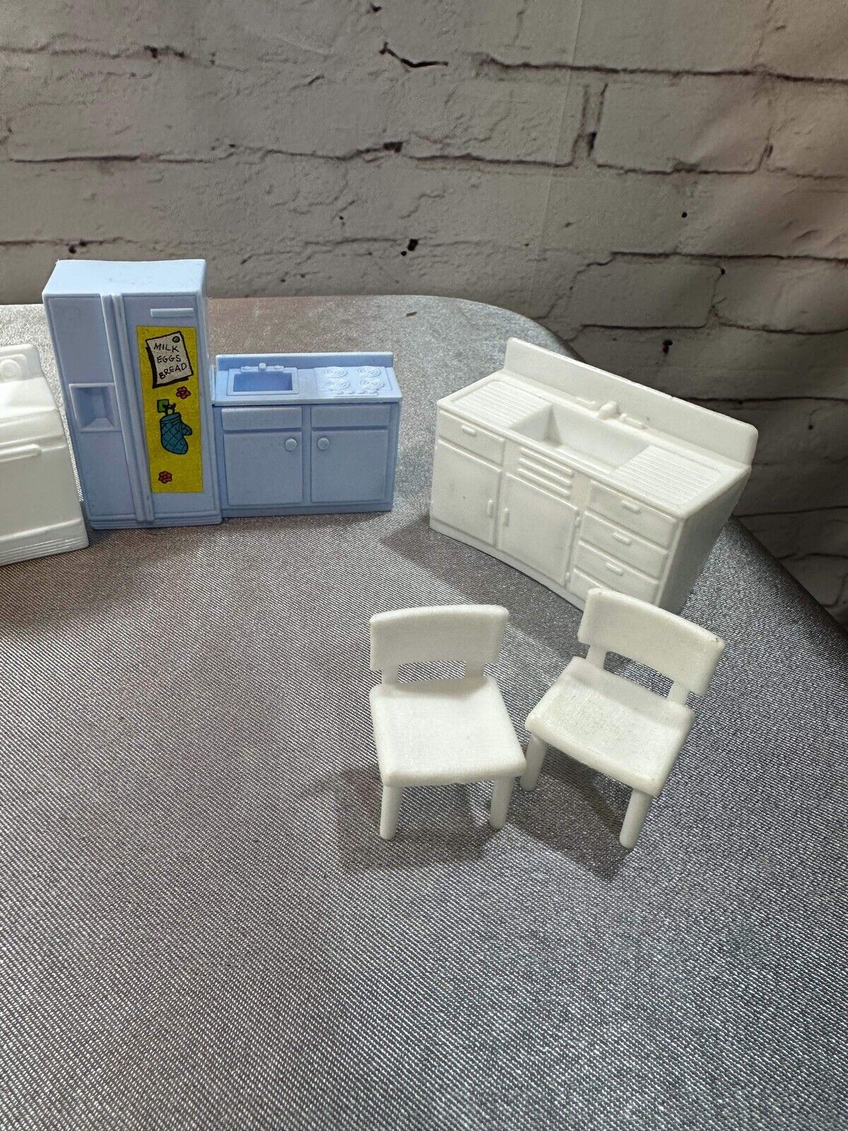 Lot of 14 Vintage Miniature Dollhouse Furniture & Appliances VTY 004