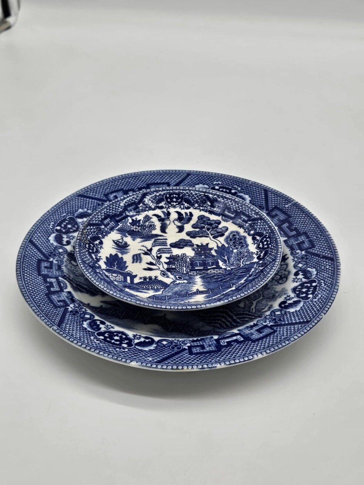 Churchill Blue Willow 5 Piece Dinnerware Set, Made in England