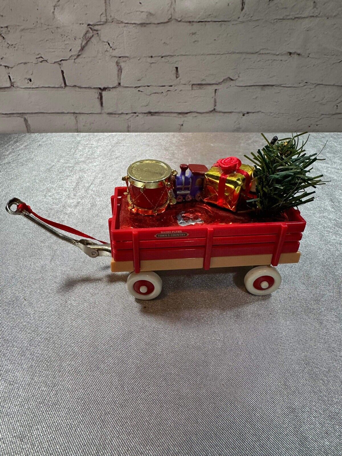1980s Red Radio Flyer "Town & Country" Wagon 7x2x2" Christmas Ornament VTY 003