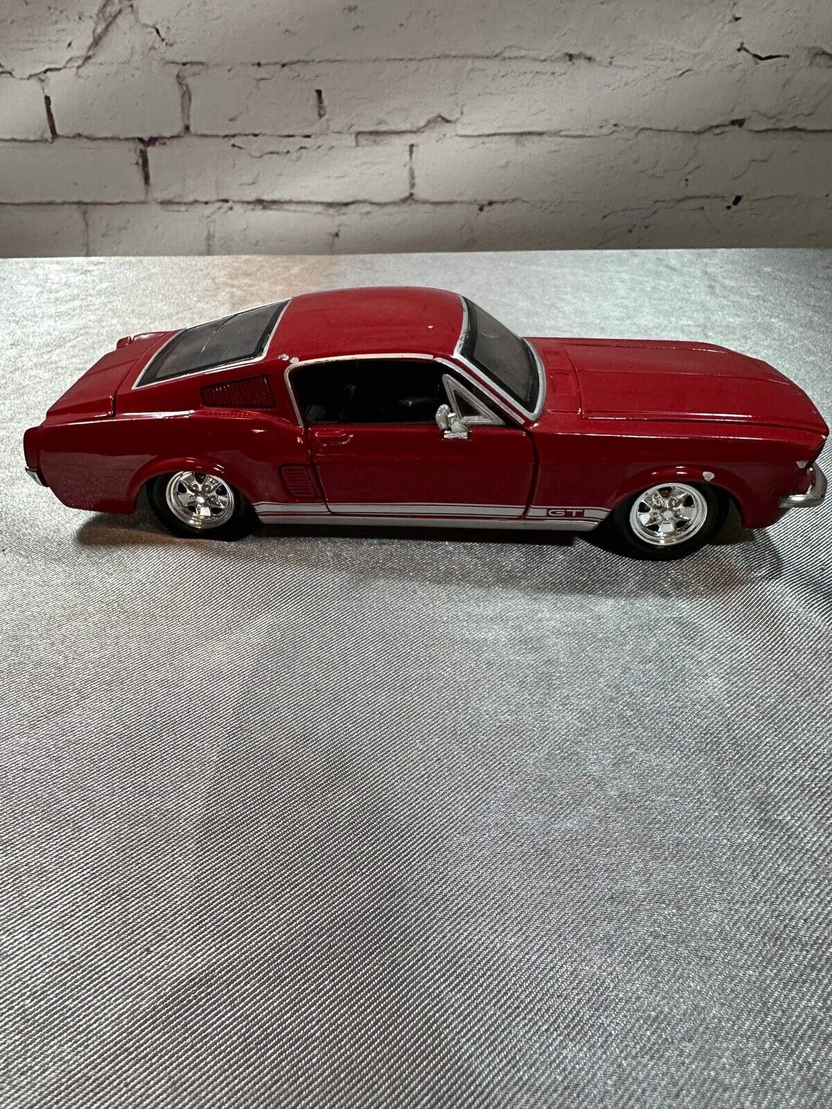 1967 Ford Mustang GT 1/24 Diecast Metal Model by Maisto RED VTY 002
