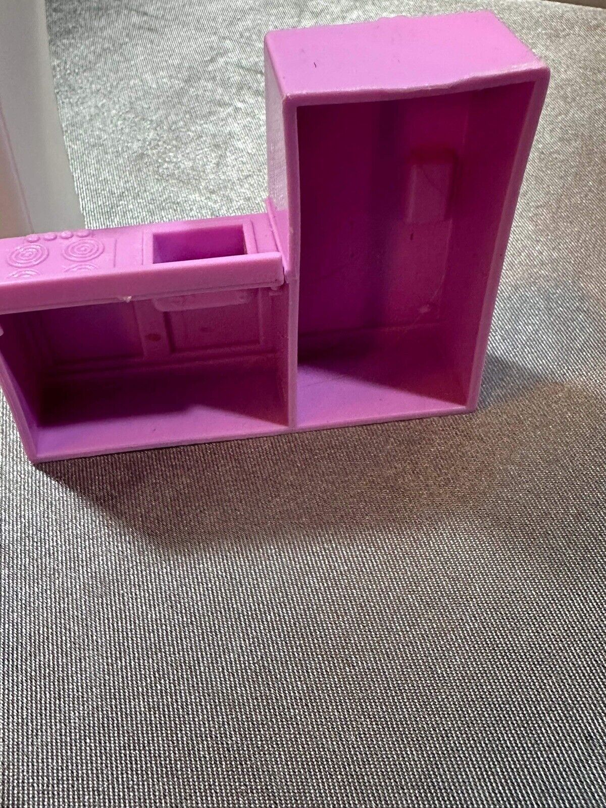Lot of 8 Vintage Miniature Dollhouse Furniture & Appliances VTY 004
