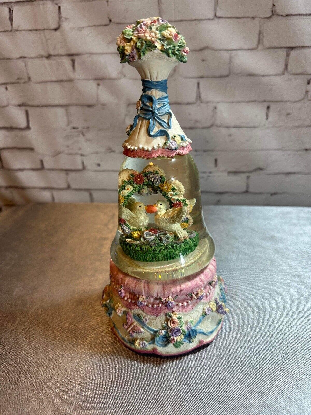Vintage Musical dove Snow Globe Flowered Bouquet Plays “The Entertainer” VCFG