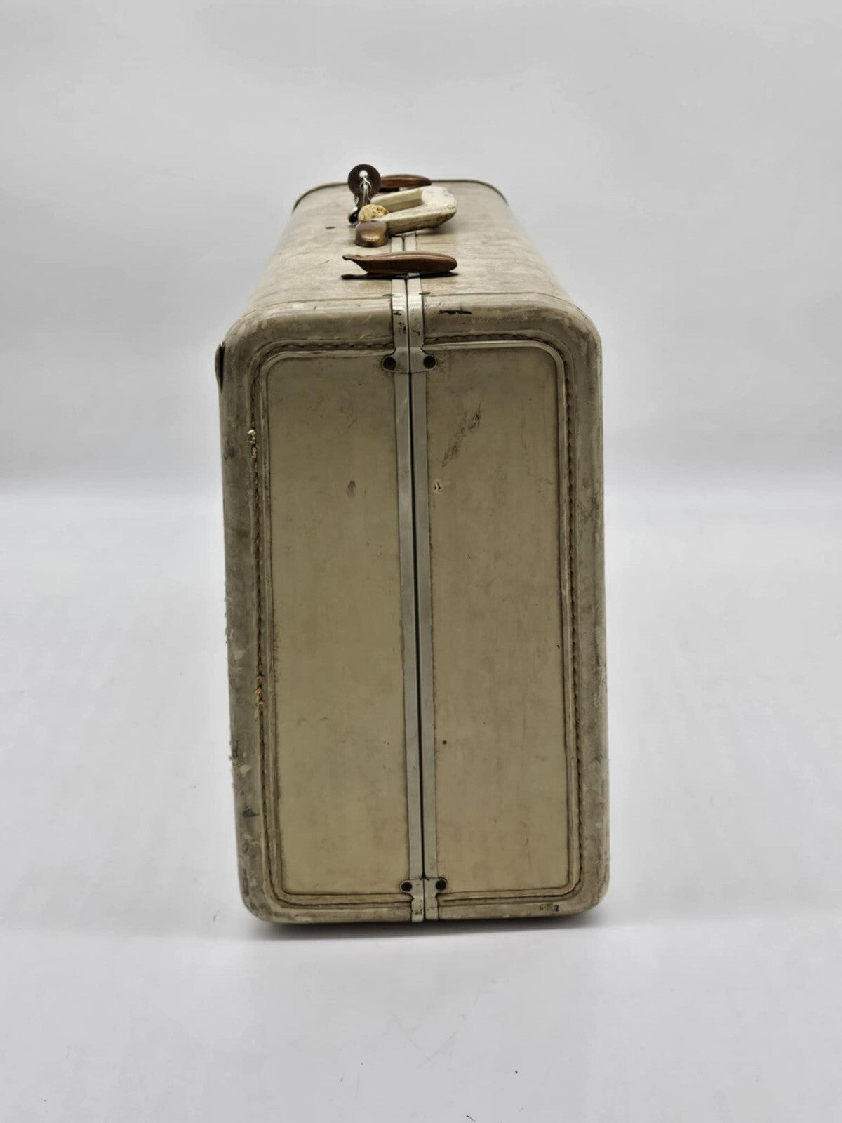 VINTAGE OFF WHITE SAMSONITE LUGGAGE TRAIN CASE TRAVEL BAG SUITCASE W/ SKULL KEY