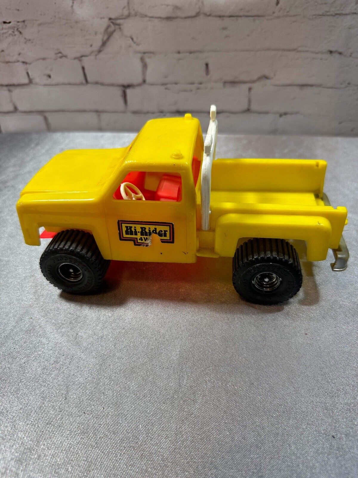 VINTAGE TOY CAR PLASTIC PROCESSED PLASTIC CO HI RIDER PICKUP TRUCK VTY 003