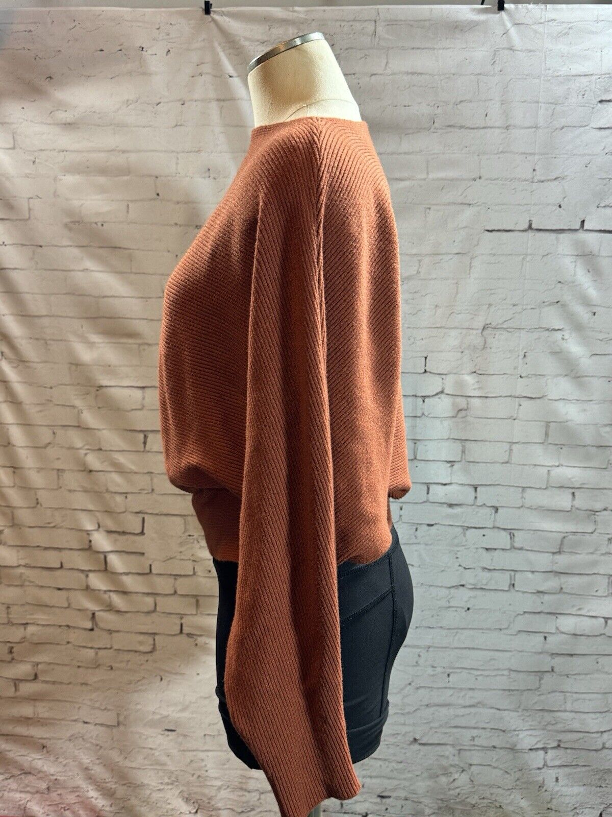 Women’s SZ M oversized Tunic Fitted Waistline Slit Neck Sweater - WCLTH 001