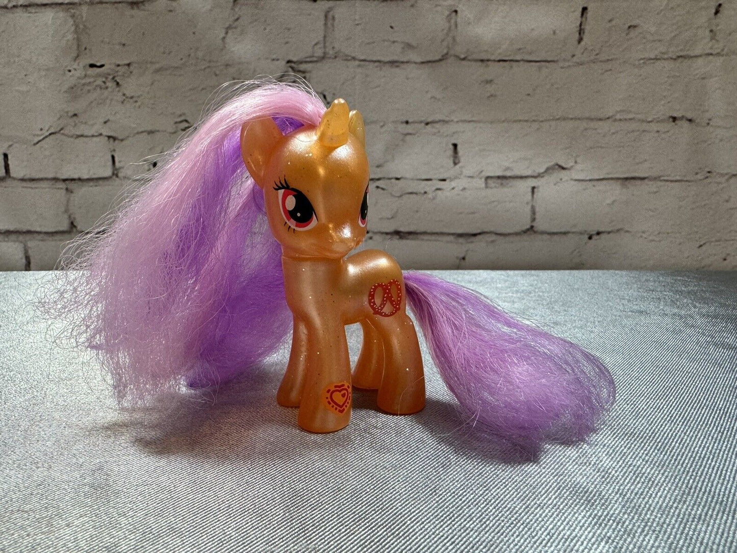 My Little Pony Pearlized Pretzel Pony Explore Equestria G4 Brushable Figure