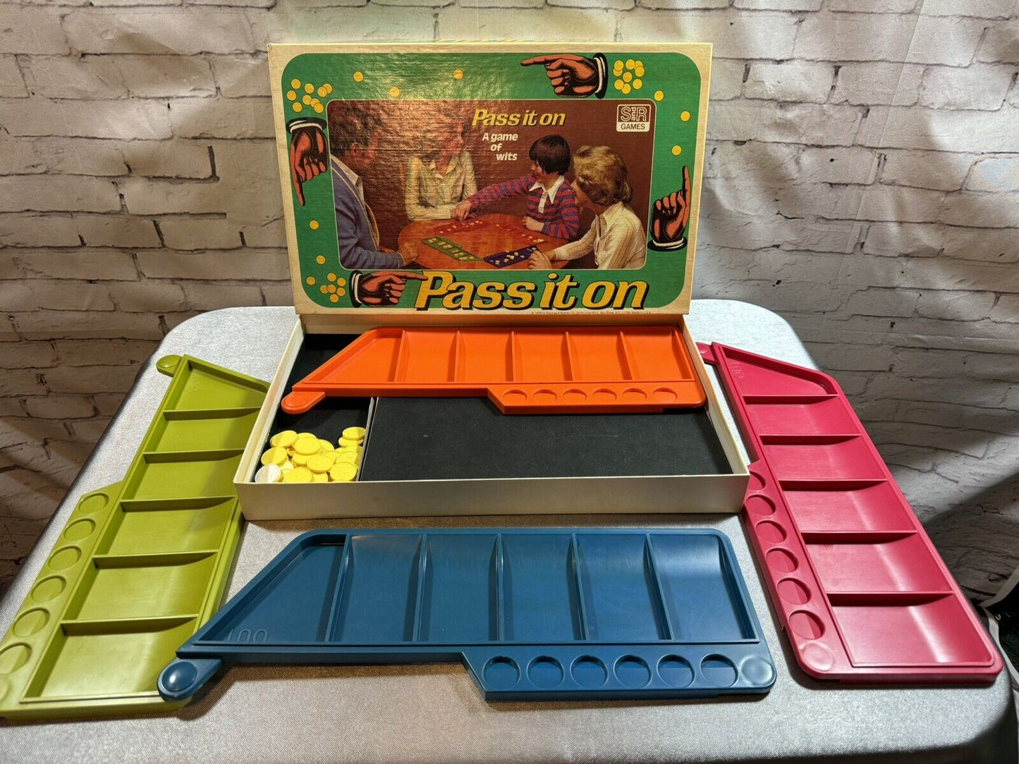 Rare Vintage 1970’s PASS IT ON Game! Selchow & Righter #39! Complete in Box! VGM