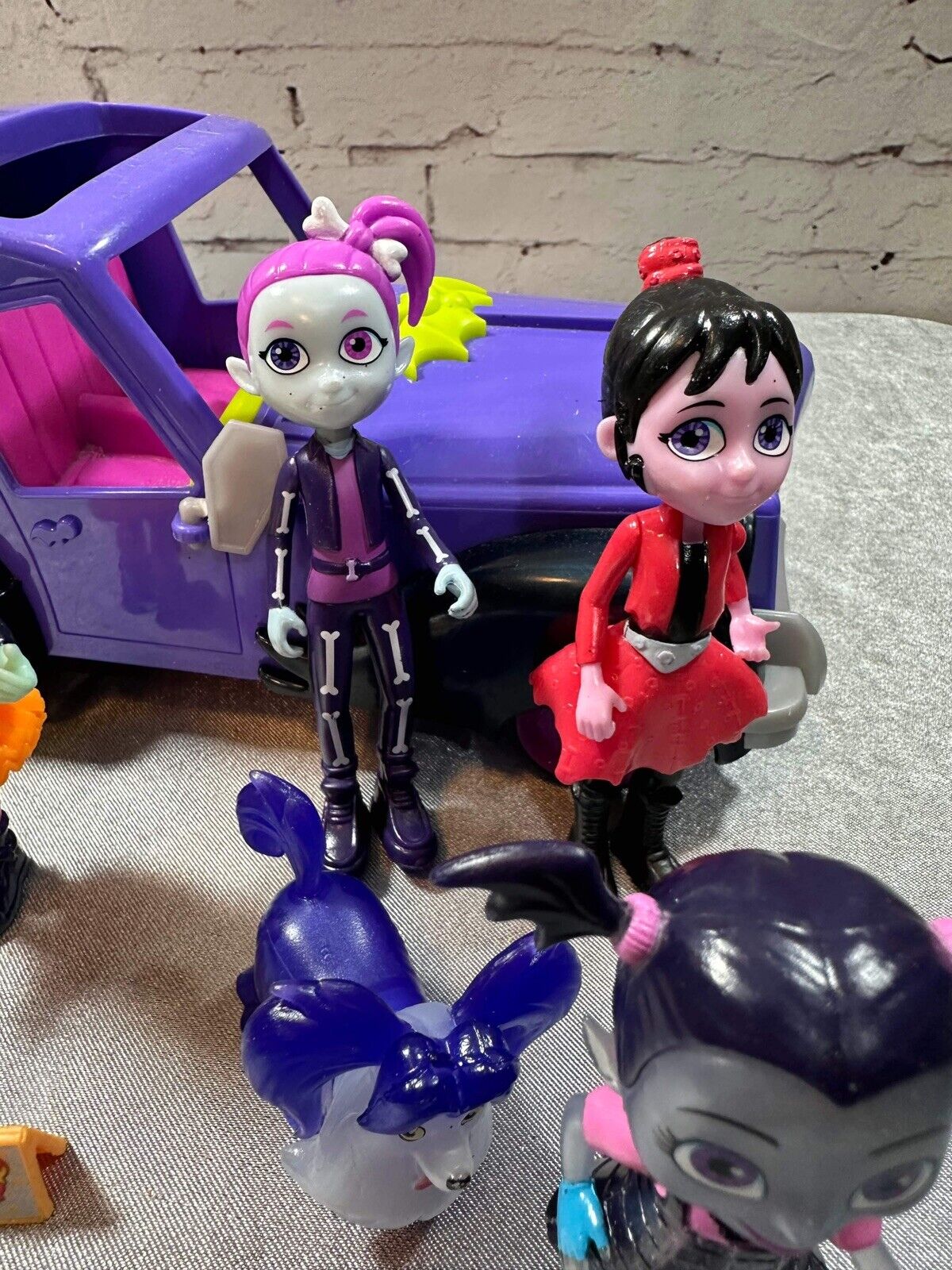 Disney Vamprina and The Scream Girls Figures Set w/ Car VTY 003