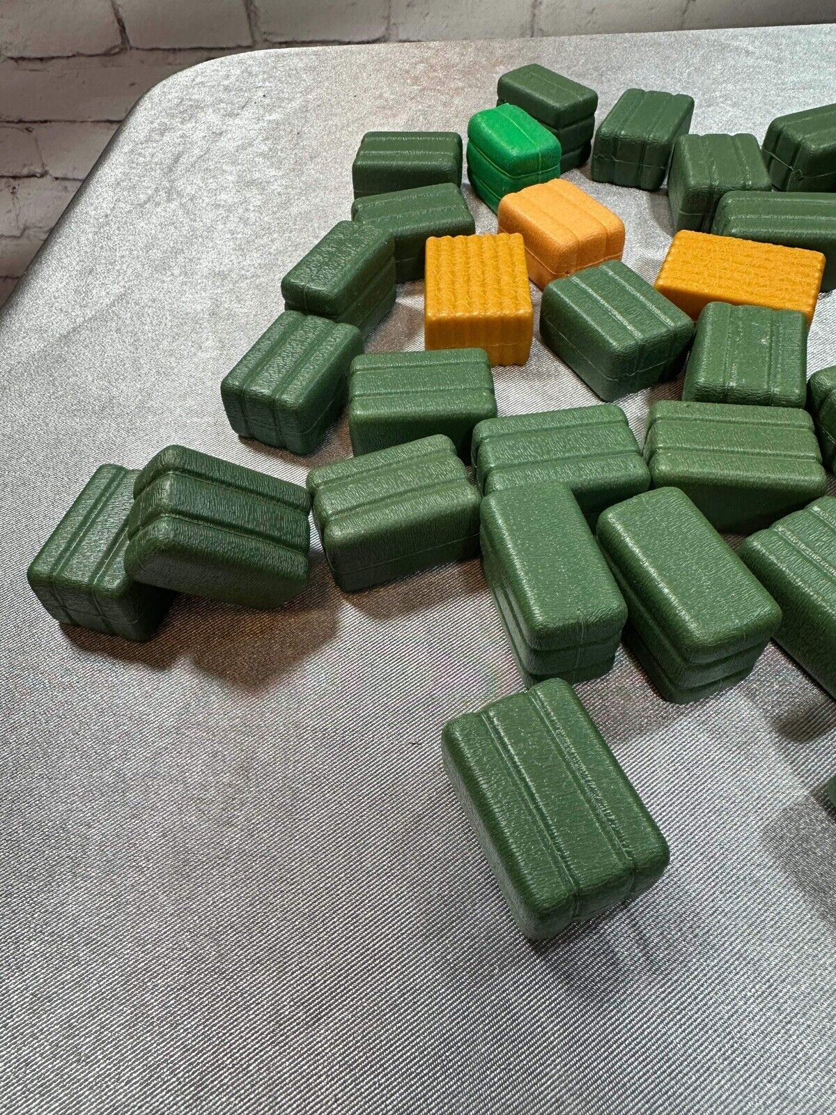 Vintage Lot Of (62) Green/Yellow Plastic Hay Bales Farm PLAYSET Accs VTY 002