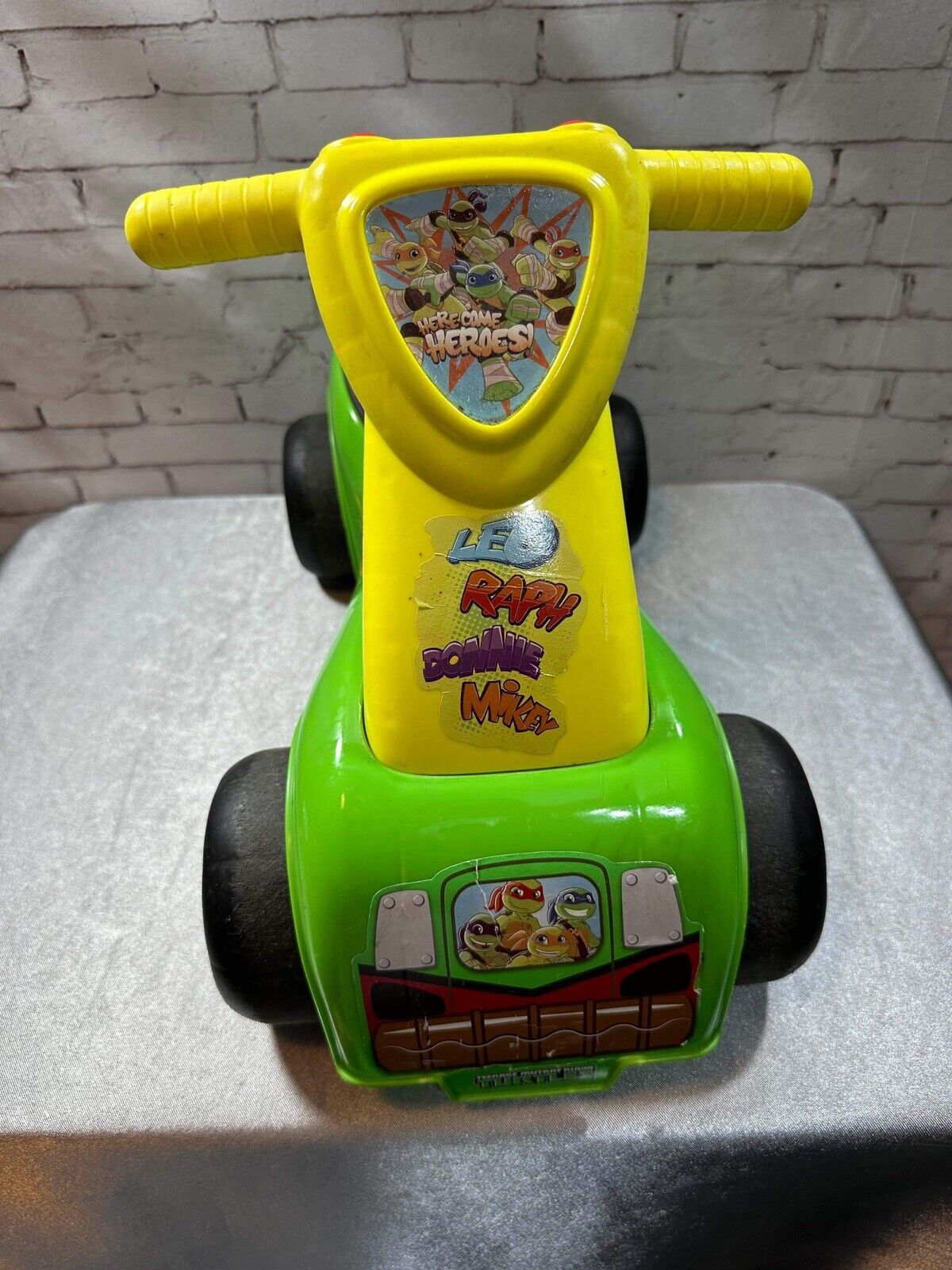 Teenage Mutant Ninja Turtles Half-Shell Heroes Push 'N Scoot Ride On TMNT VTY