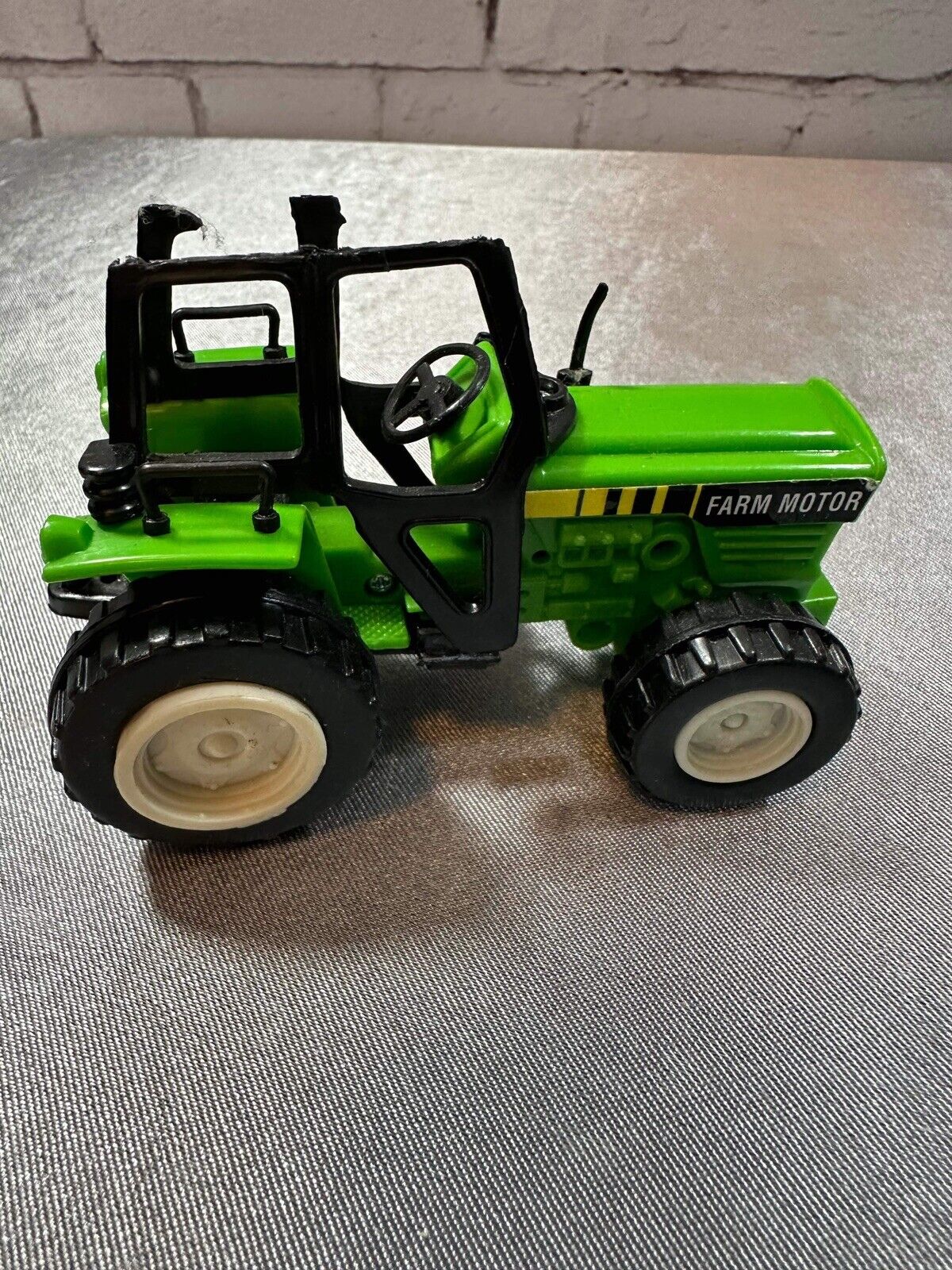 Vintage Farm Motor Tractor VTY 004