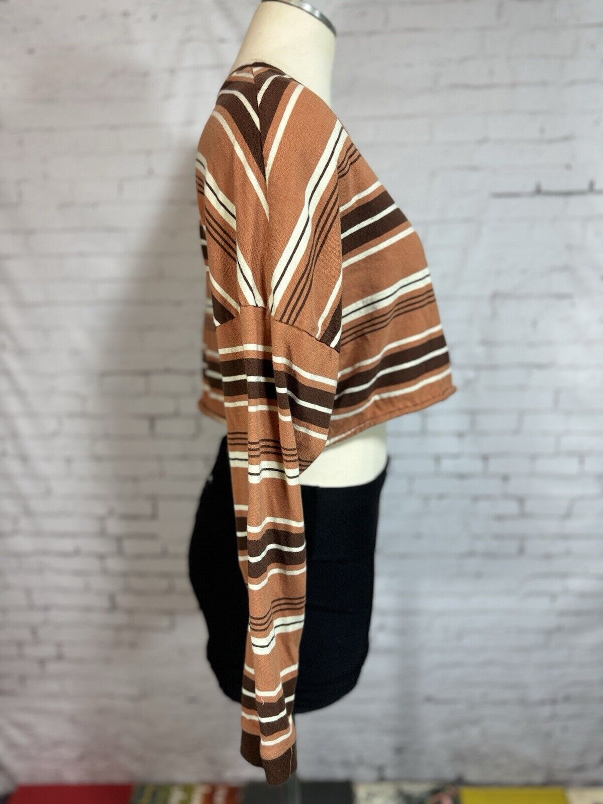 Women’s SZ XS Stripes Loose Fit Crop Top Long Sleeved Shirt