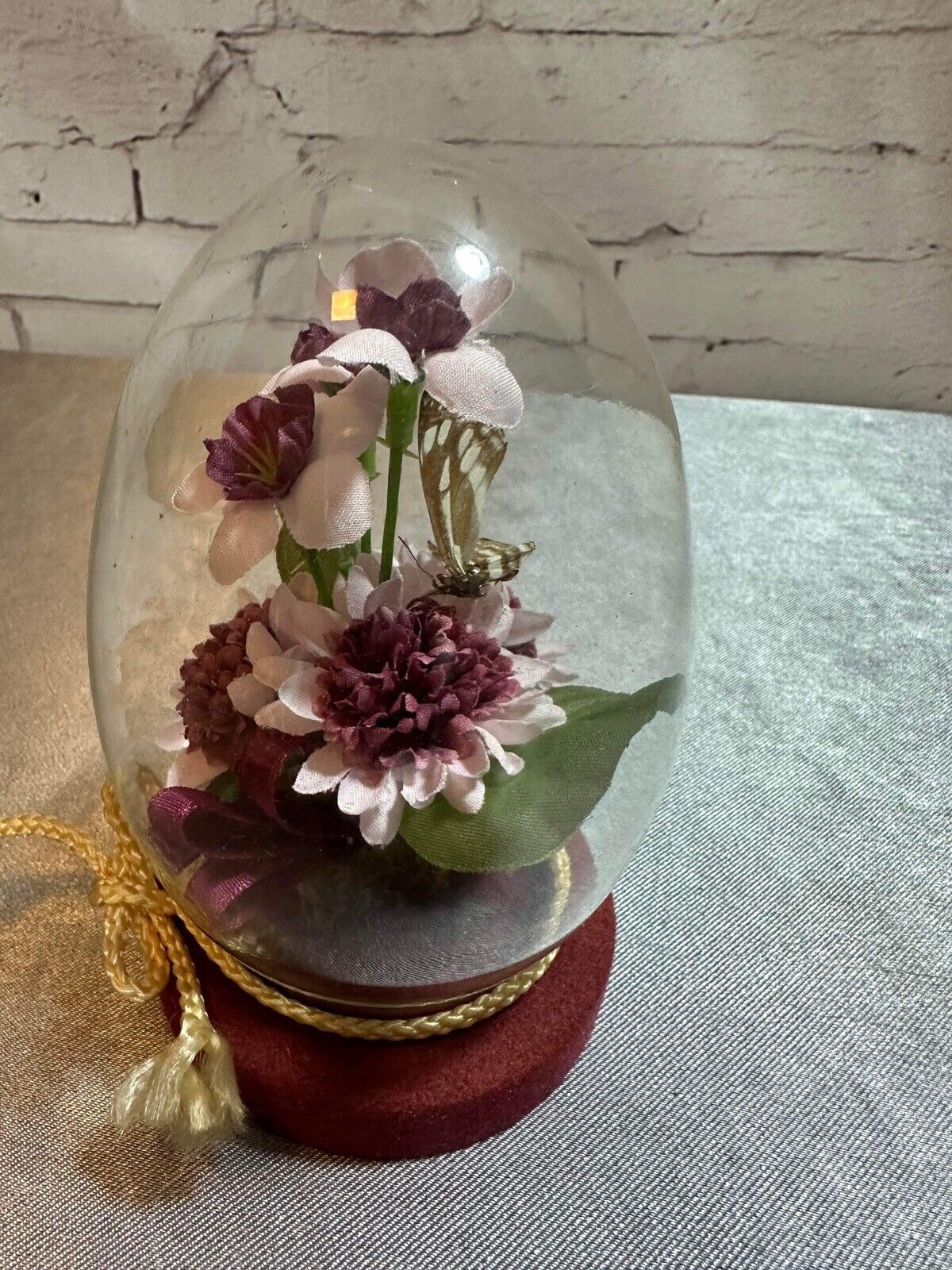 VGT Real Butterfly Taxidermy w/ Silk Flowers in Glass Dome on Wood Base VFG QCC
