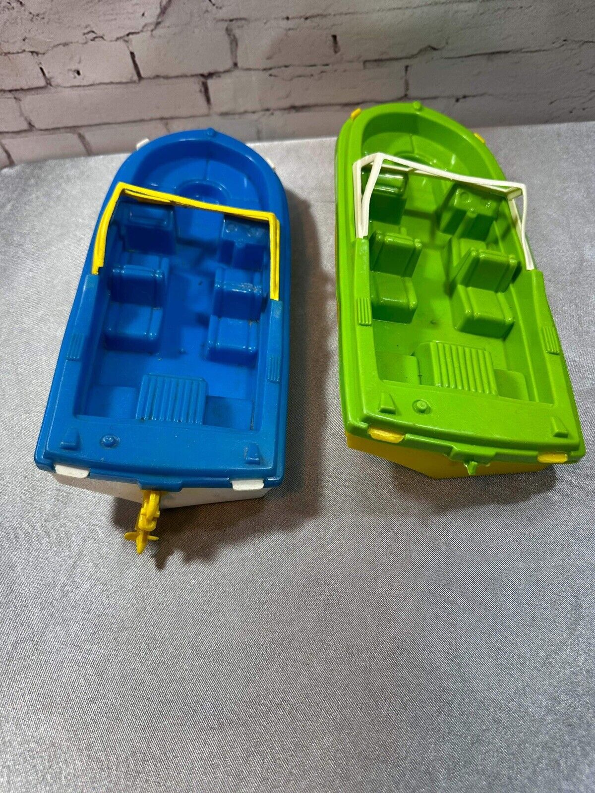 2 VTG GAY TOYS PLASTIC FISHING SPEED BOAT INBOARD USA GREEN & BLUE VTY 004
