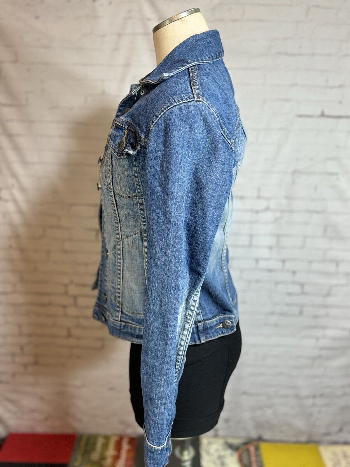 Vigoss Studio women’s fitted Denim Jacket size Small - WCLTH 001