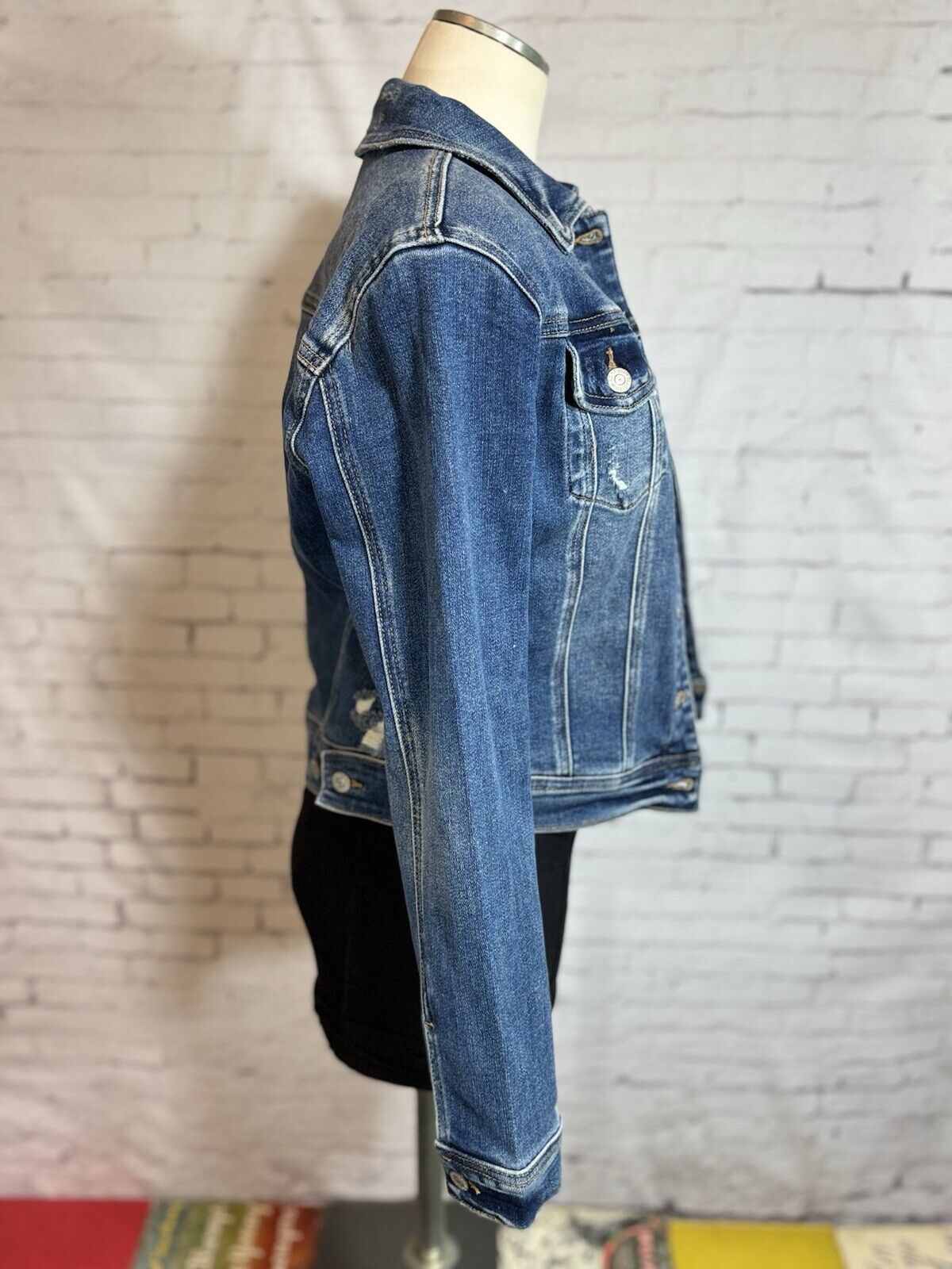 Vigoss Studio women’s fitted Denim Jacket size Small - WCLTH 001