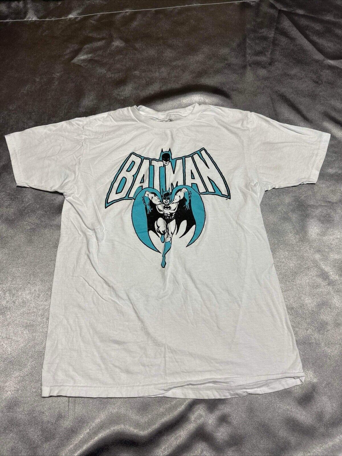 Batman Unisex Adults SZ M Crew Neck Short Sleeve T Shirt White MCLTH QCC