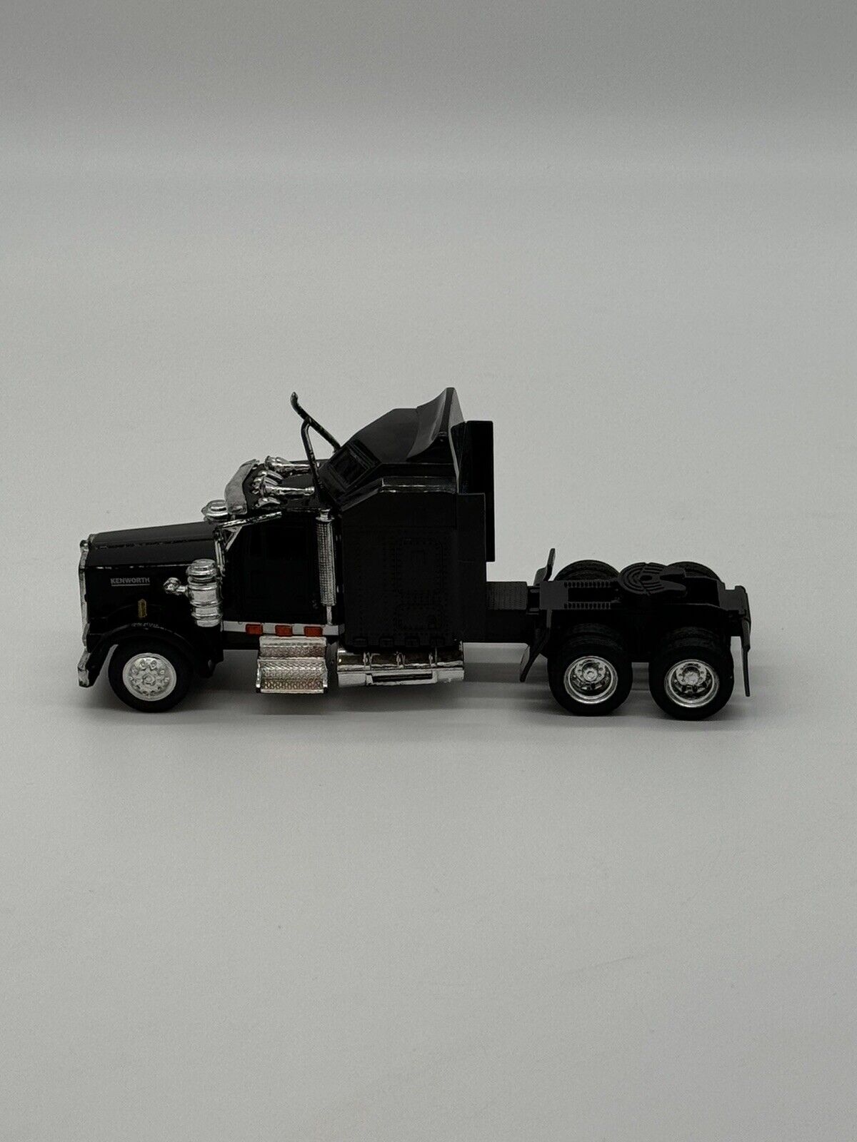 Vintage Kenworth Truck Semi Truck Black 1:32 Scale VTY