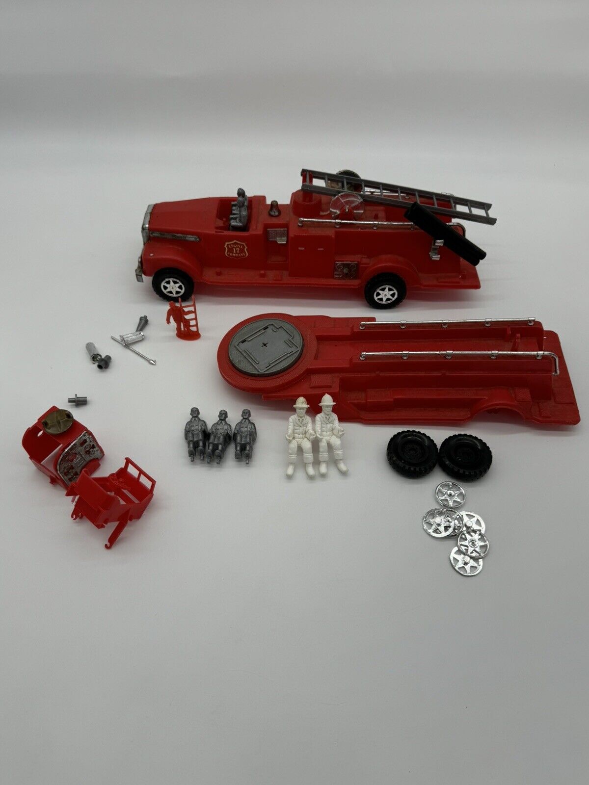 VINTAGE MPC FIRE TRUCK PLASTIC FIREMEN TRUCK, FIGURES & MORE VTY
