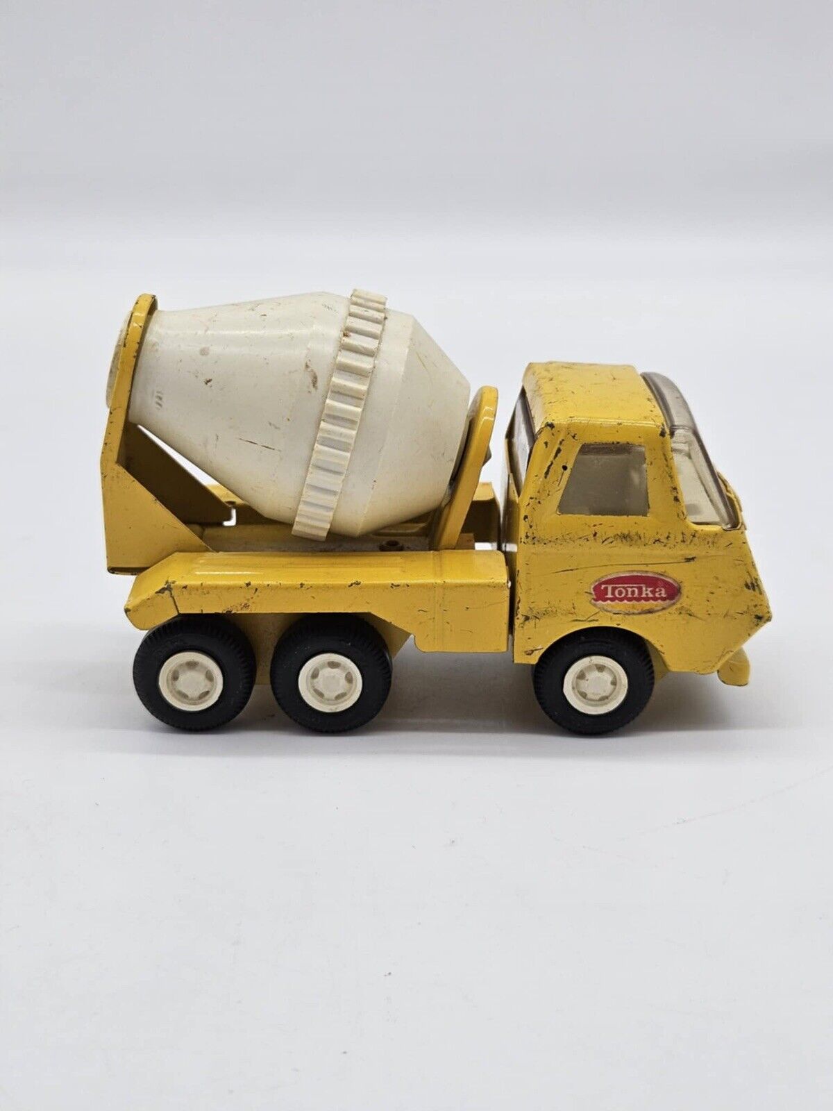 VINTAGE TONKA YELLOW CEMENT TRUCK  TOY
