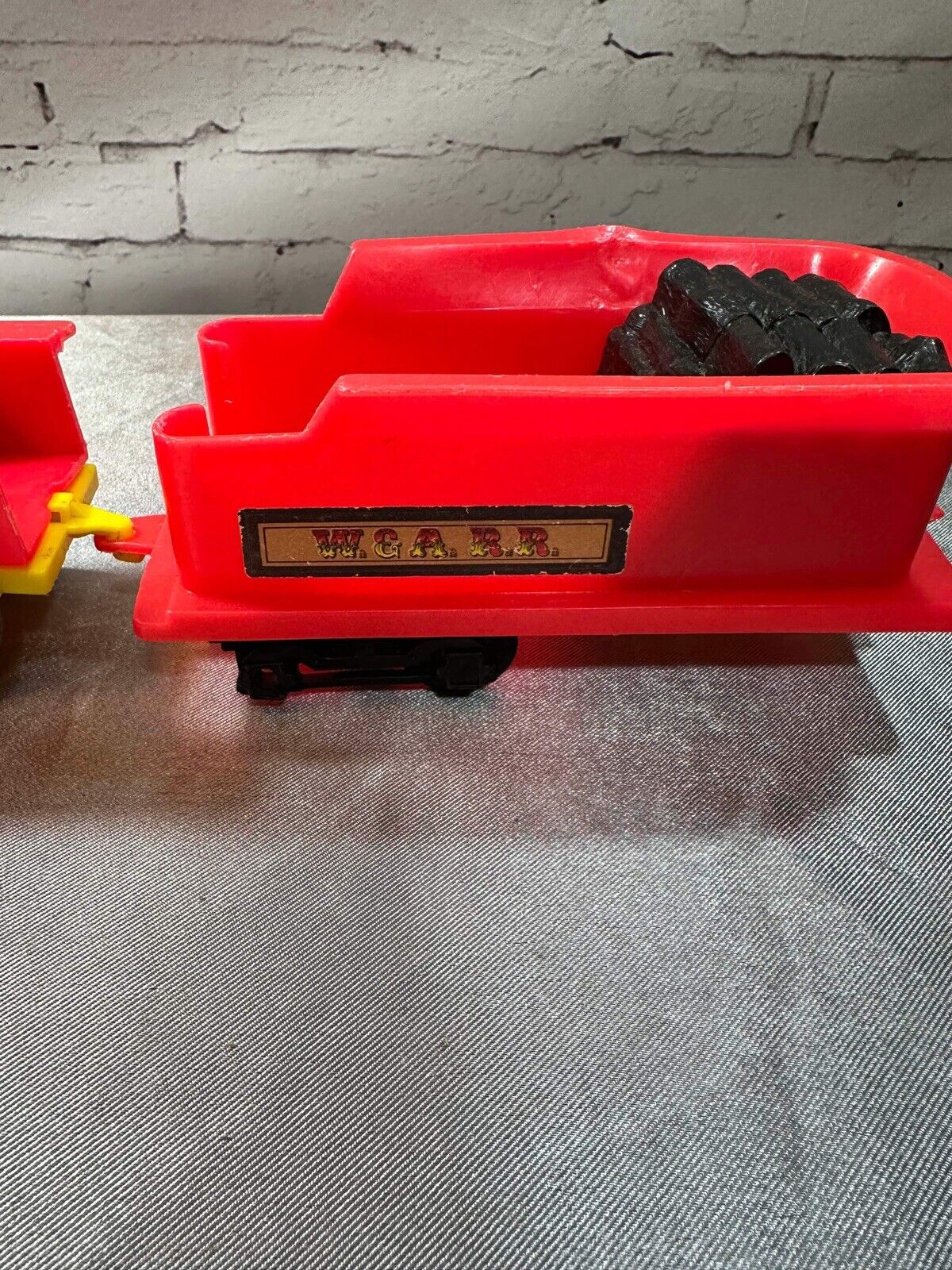 Vintage Tim-Mee Toys 7676/81 Red & Yellow Plastic Steam Engine Train VTY 002