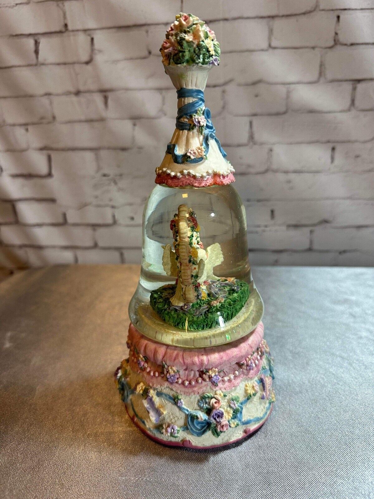 Vintage Musical dove Snow Globe Flowered Bouquet Plays “The Entertainer” VCFG
