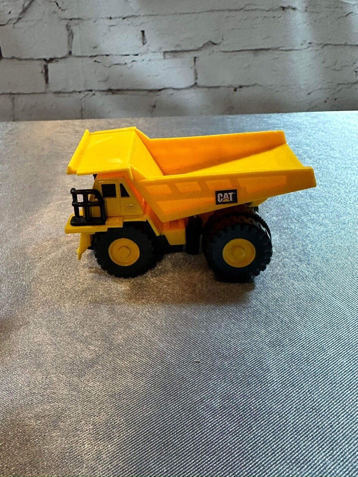 Vintage 1995 Toy State CAT Caterpillar Loader Dump Truck Lights Sounds VTY