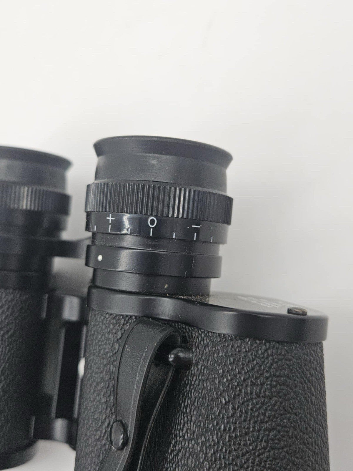 Vintage TRAQ Model 4000 Wide Angle Binoculars With Case