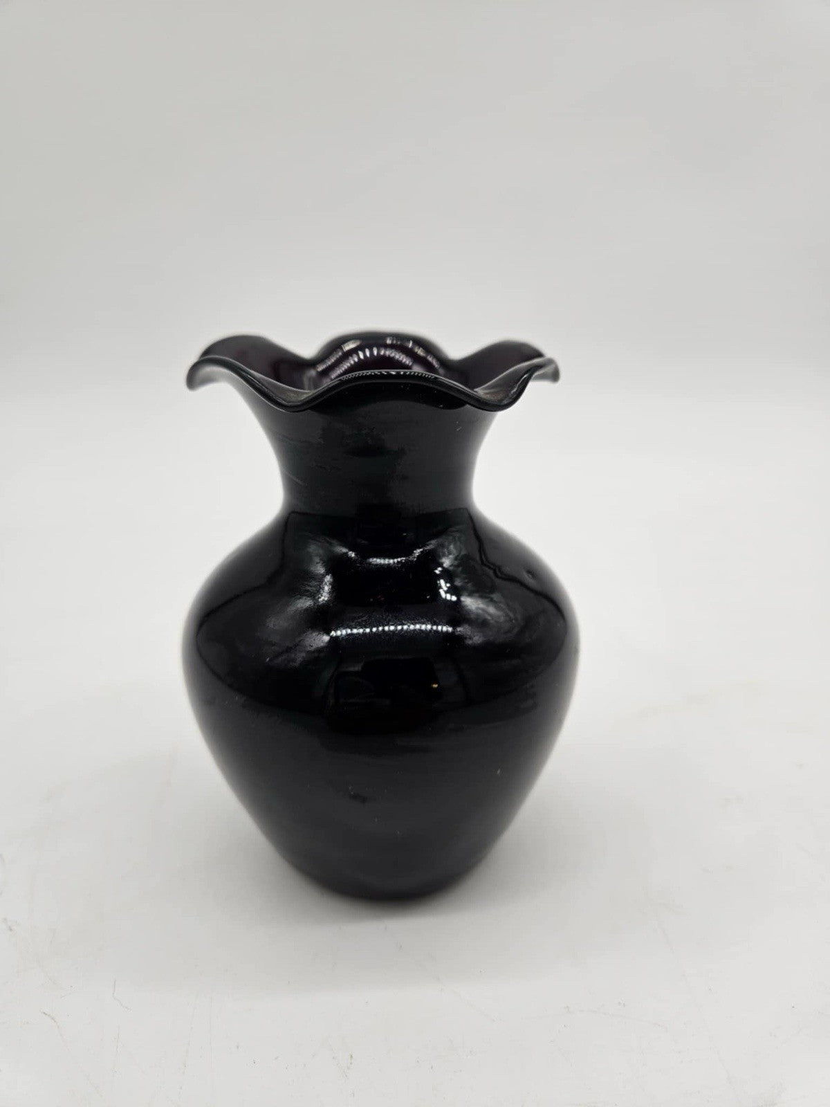 Black Amethyst Scalloped Edge Top Vase 4.5”