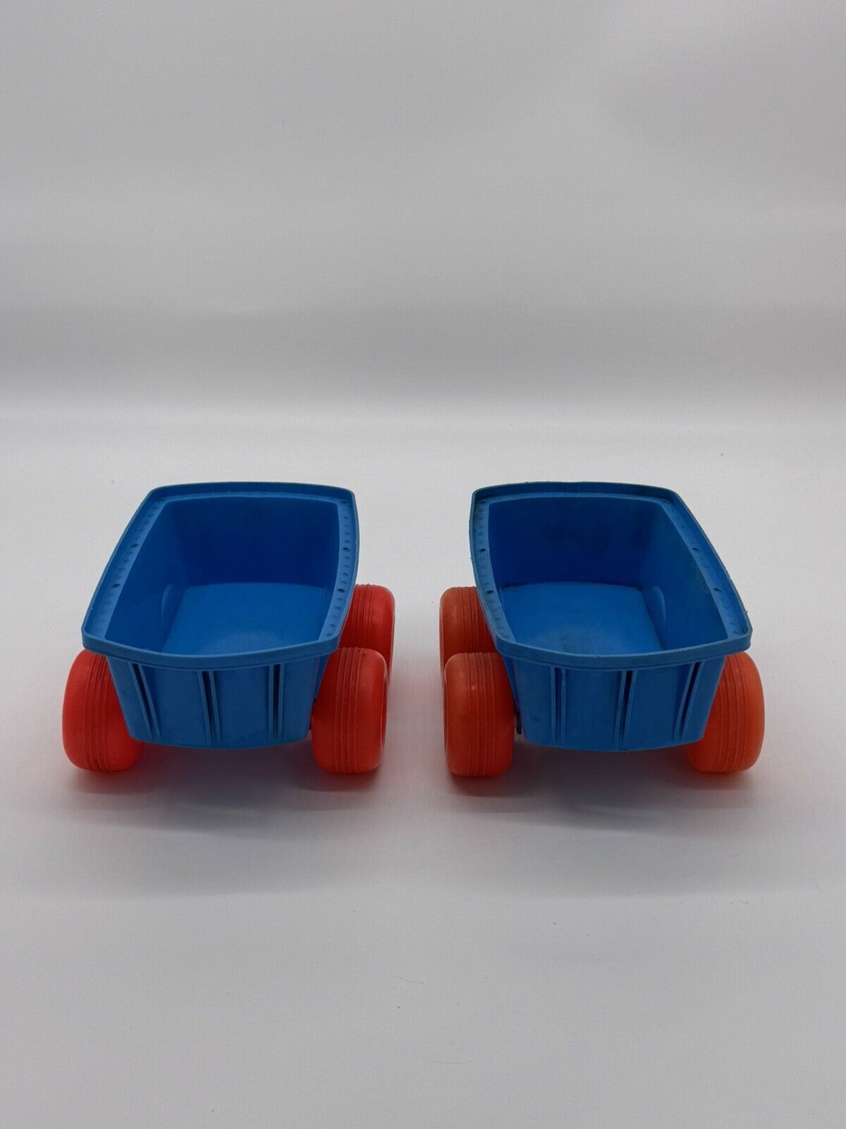 Plastic Vintage Blue Biggie W/ Red Wheels 005