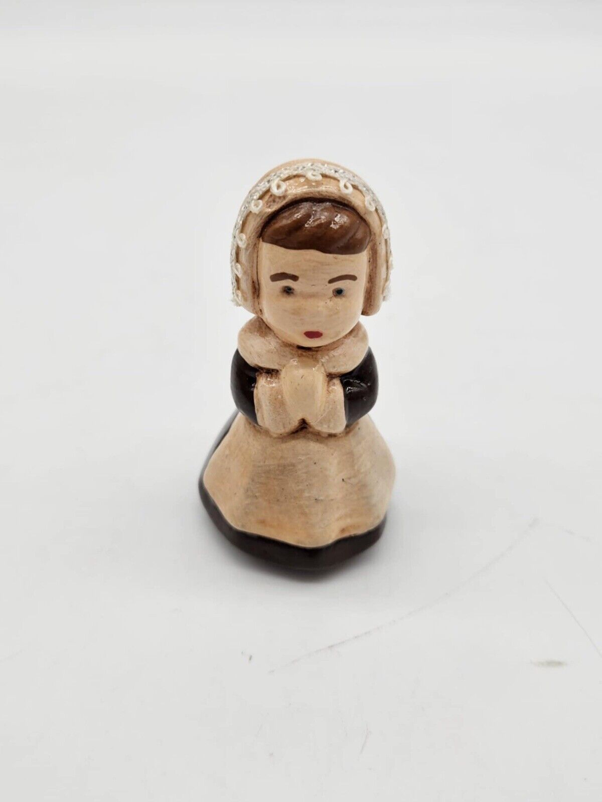 Vintage Hand Carved Pilgrim Woman ~ ADORABLE