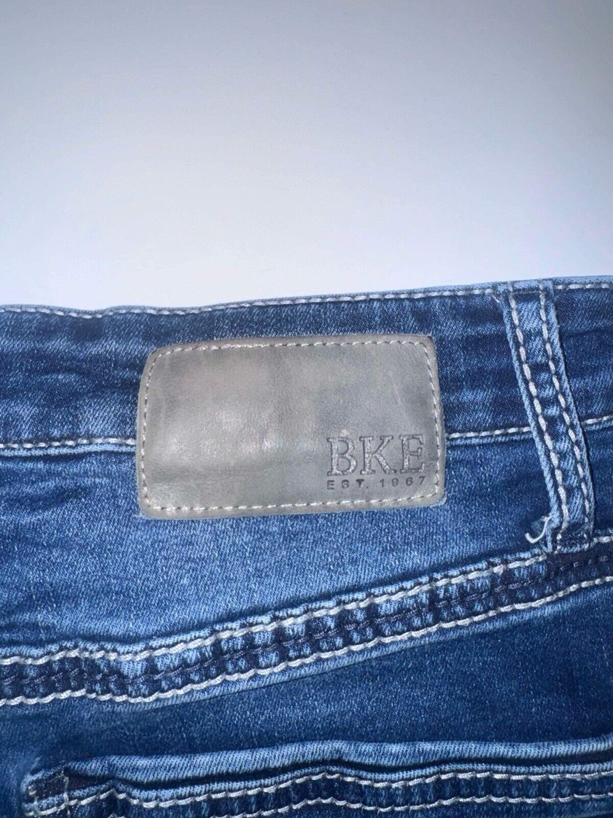 BKE Mens 31 x 34 Jeans Derek Straight Leg Blue Dark Wash Faded High Rise Denim