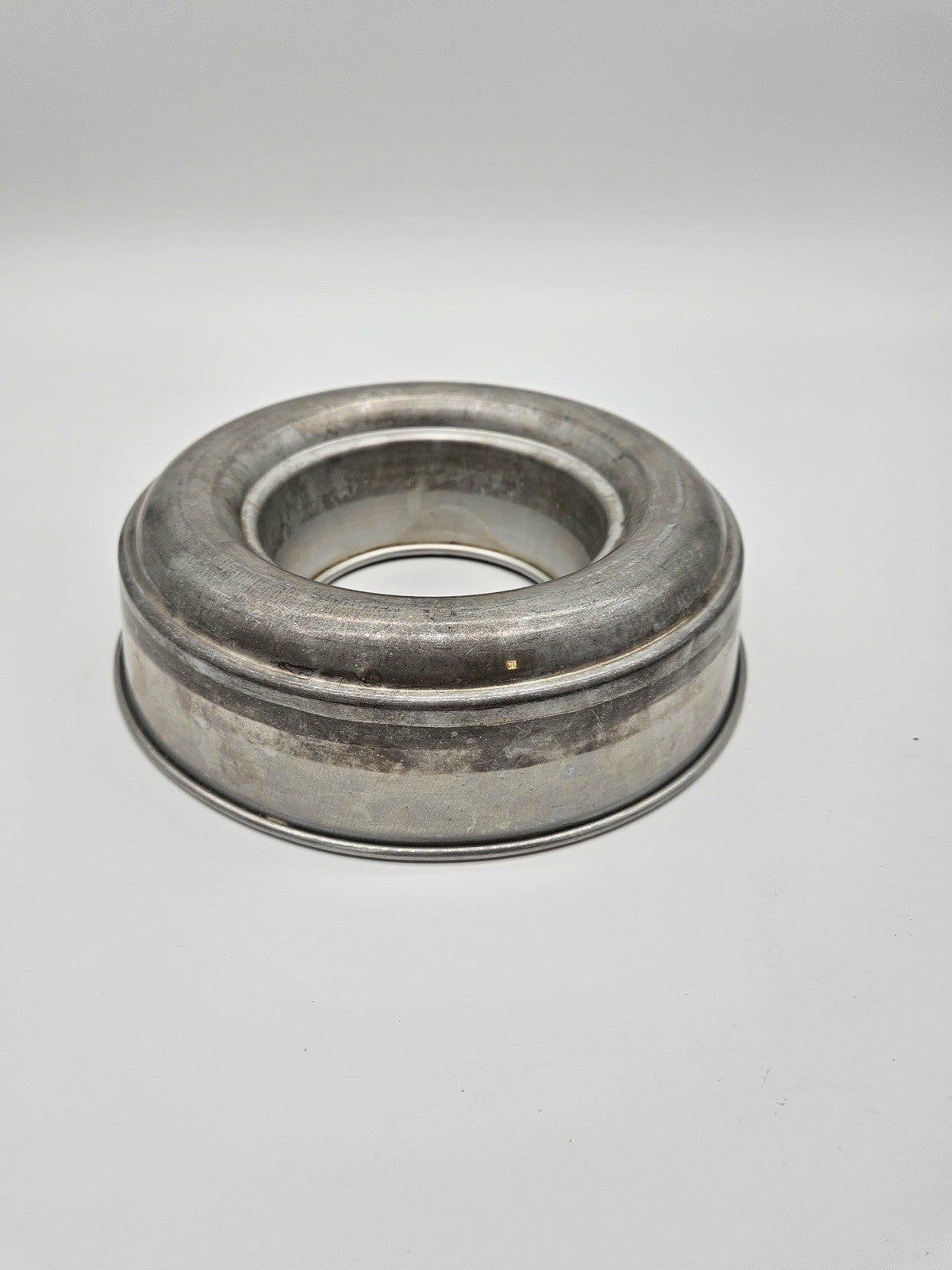 8.5" Wide Vintage Unmarked Aluminum Cake Bundt Jello Mold Shallow Round