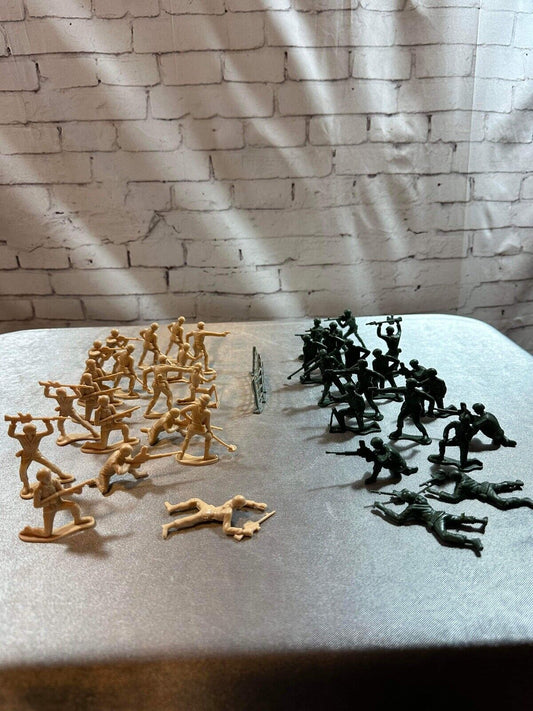 Lot of Tan/Green Plastic Army Men 2" Inch Bulk Action Figures Toy Soldiers