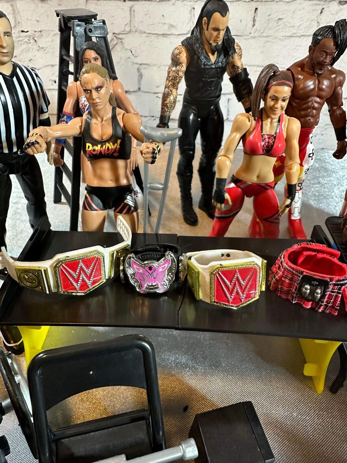 Huge Lot Of 15 Mattel WWE WWF Wrestling ACTION FIGURES & TONS OF ACCESSORIES ￼