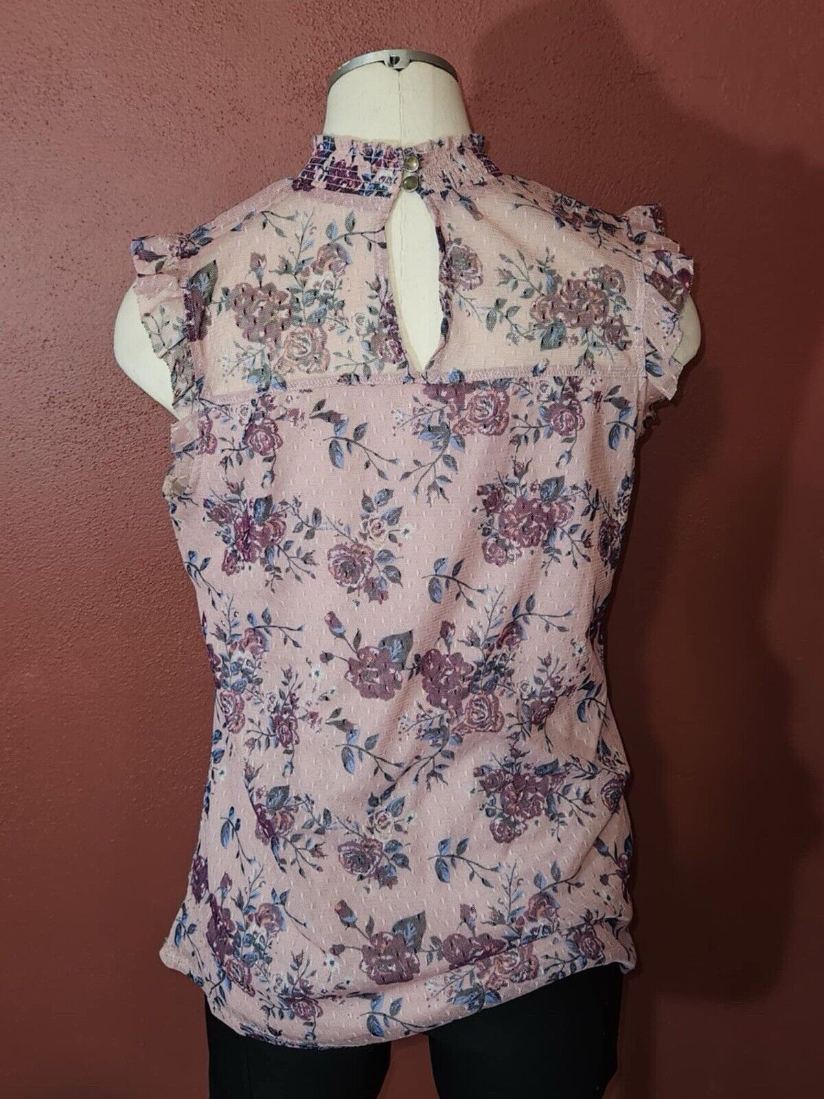 Juniors Pink Floral Pattern No Boundaries Top Sleevless Blouse size XL 15/17