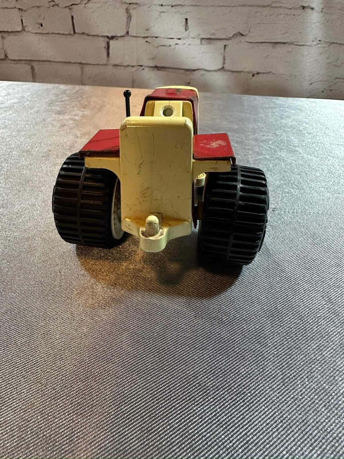 Tonka Farm Tractor 1970’s - Pressed Steel