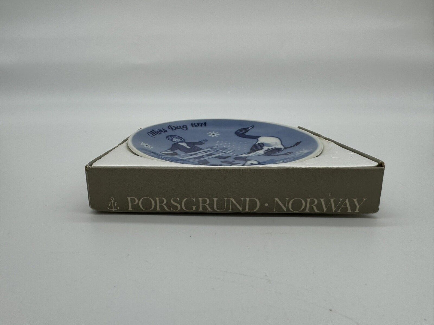 PORSGRUND NORWAY 1971 MORS DAG, MATHER'S DAY PLATE, 2ND SERIES, 5" DIAMETER