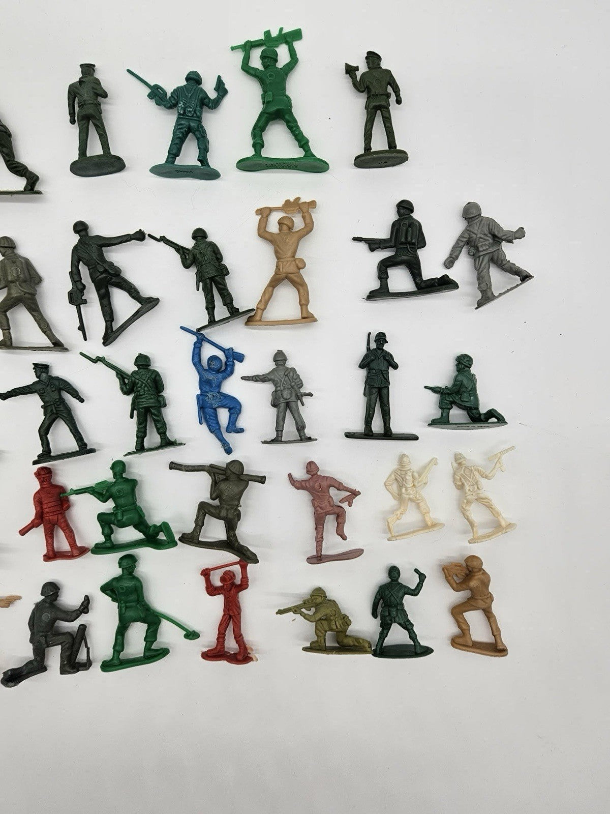 Vintage Plastic Army Men Soldiers Figures Lot Green Tan Blue Toy Soldiers WWII