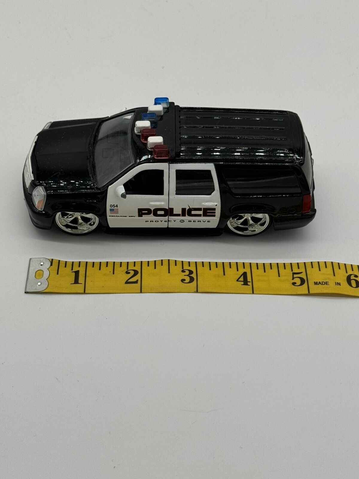 Jada Toys 2007 Cadillac Escalade Police Vehicle 1:32 Die Cast  MTY 005