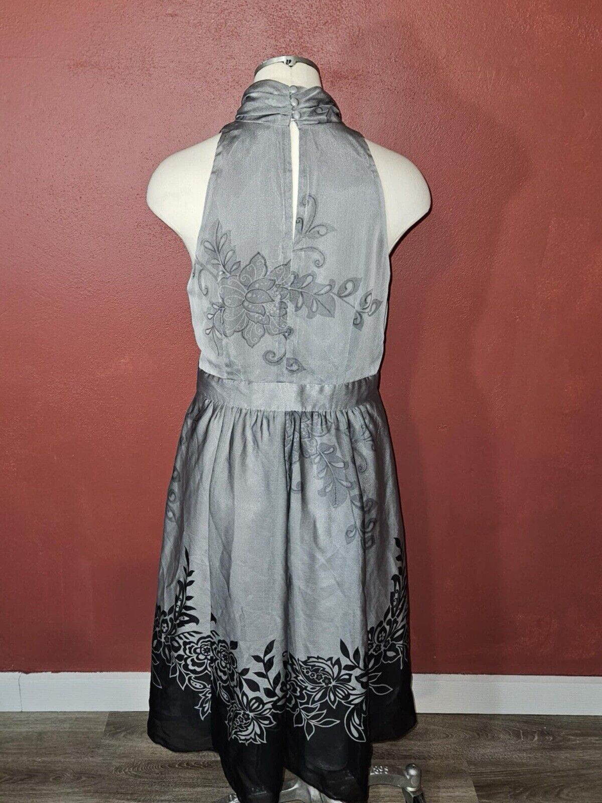 Liz Claiborne Sleeveless Shoulder Baring High Neck Dress Silver Printed Dress 10