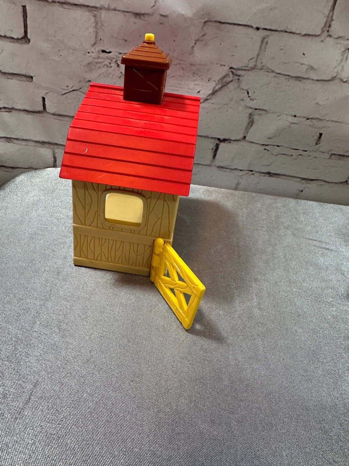 Vintage 1997 Avon Kid Horse Around Barn VTG 004