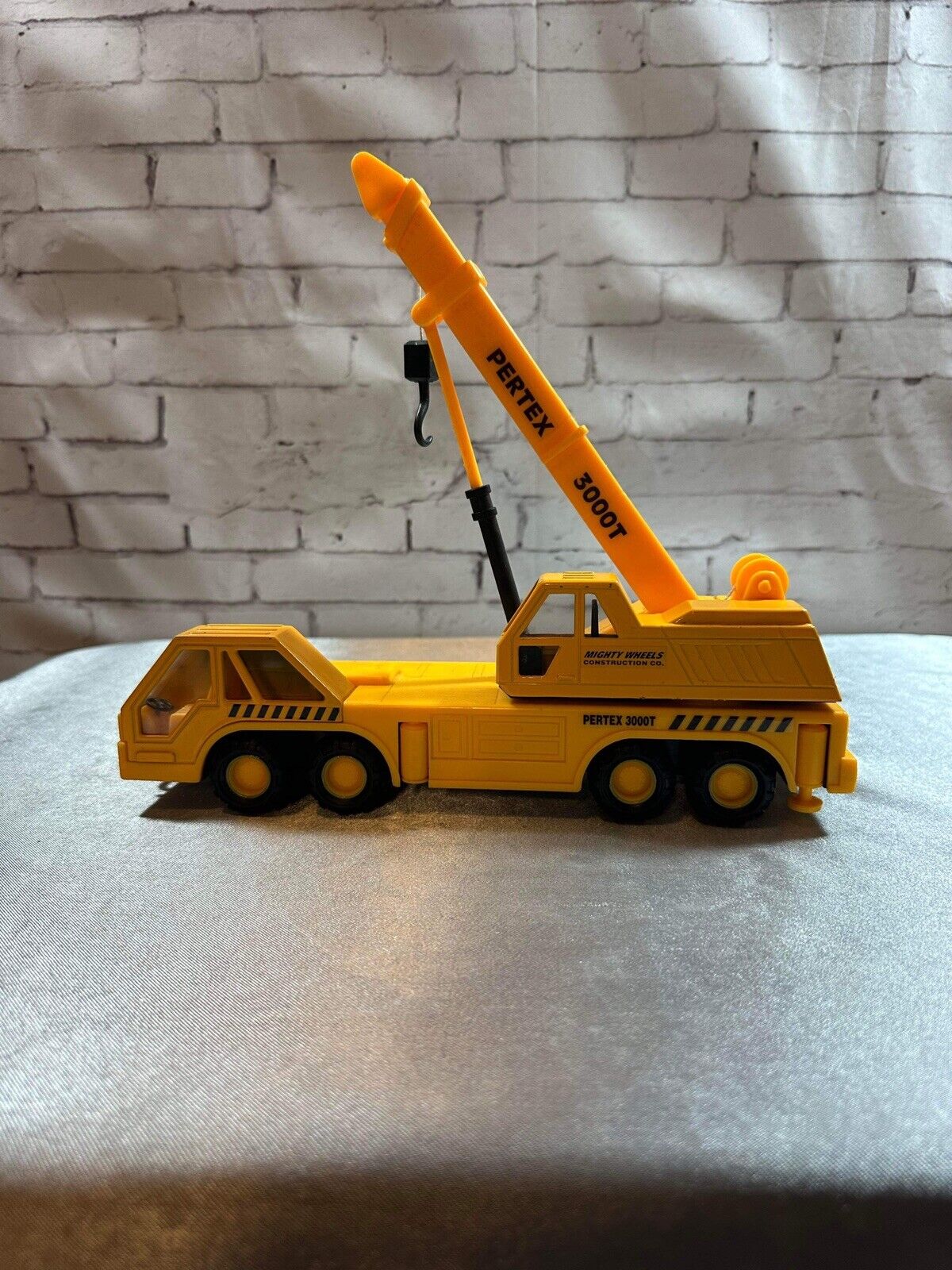 Soma 1998 Mighty Wheels Pertex 3000T Crane Toy
