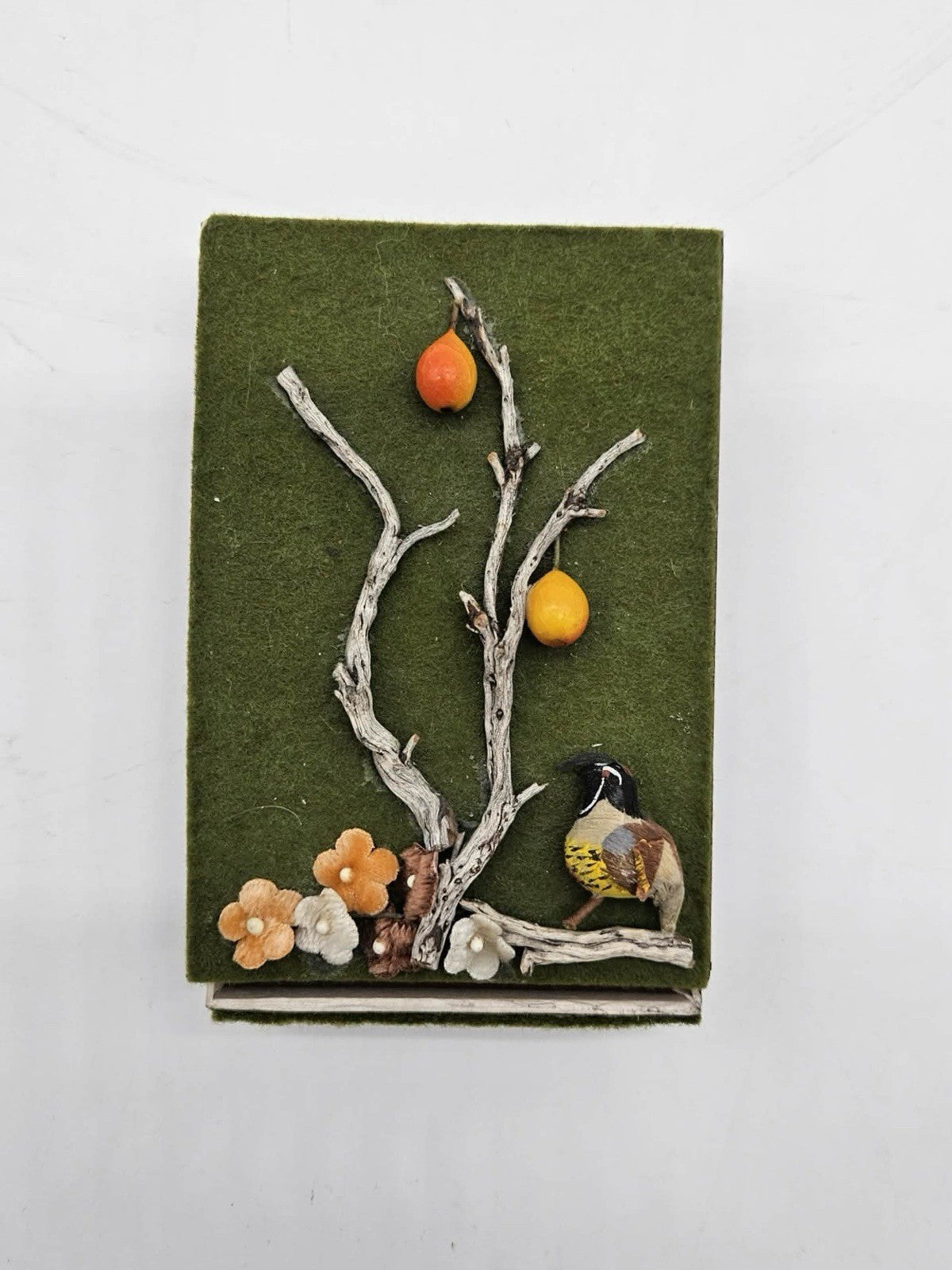 Vintage Bird & Branch Diorama Trinket Box Green Felt Lid Orange Berries