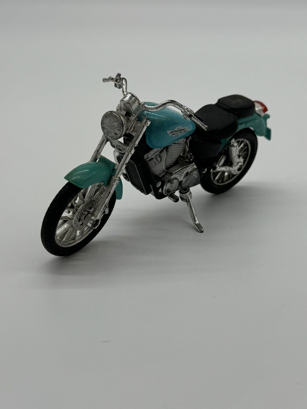 MAISTO HONDA Shadow VT1100C2, Motorbike / Motorcycle, 1/18 Scale Model bike