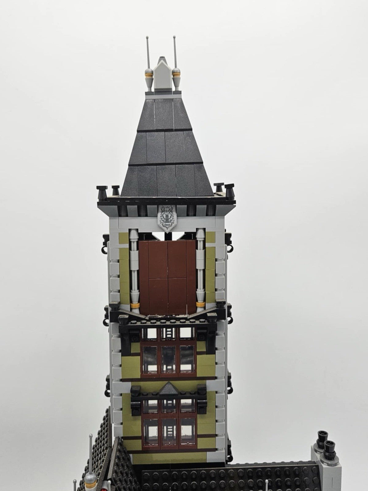 Lego 10273 - Haunted House - RETIRED- 2020 - Build Complete w/ Box & Instruction