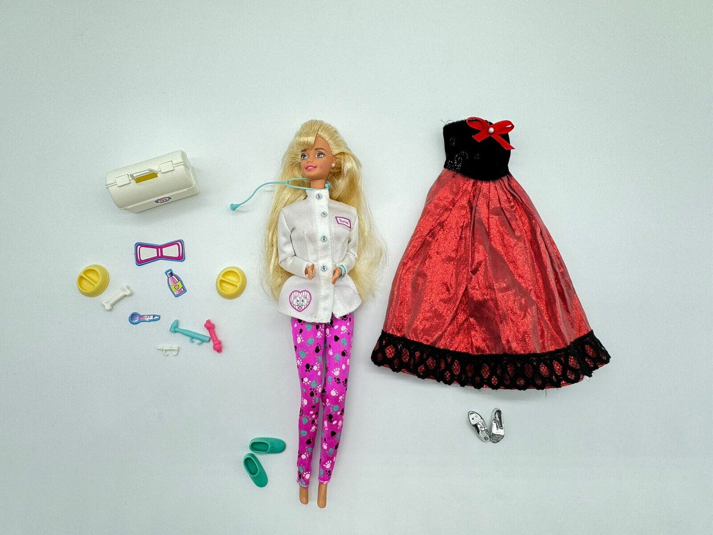 1996 Vintage Mattel Barbie PET DOCTOR Fashion Doll Vet Veterinarian w/ Xtra