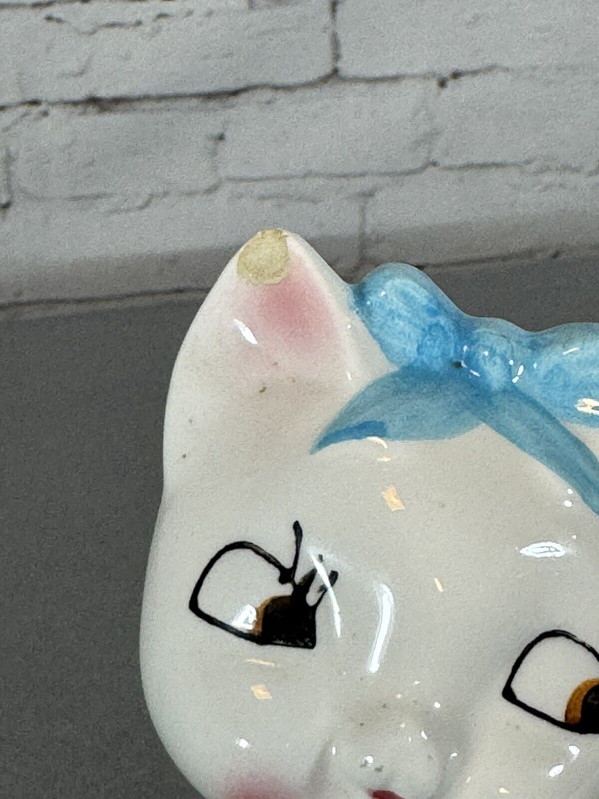 Vintage Puckered up Kitty Cat Collectibl e Figurine or Statue Made In Japan VFG
