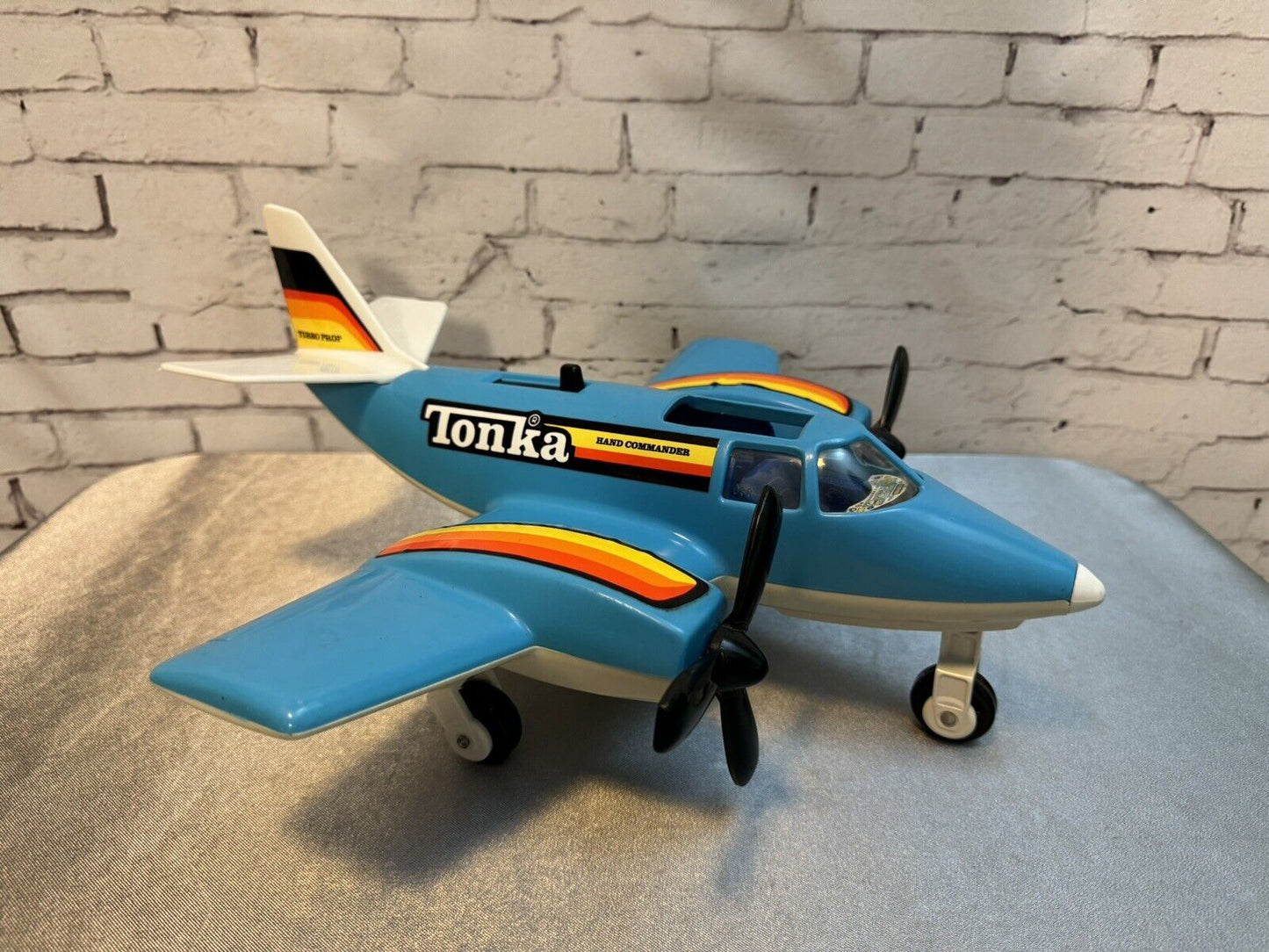 TONKA HAND COMMANDER TURBOPROP TWIN ENGINE AIRPLANE 1970s FULLY FUNCTIONAL